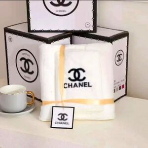 White Towel Set For The Bathroom